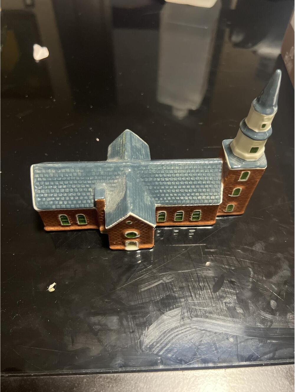 Hand painted Williamsburg Bruton Parish Church Ceramic Collectible Figurine